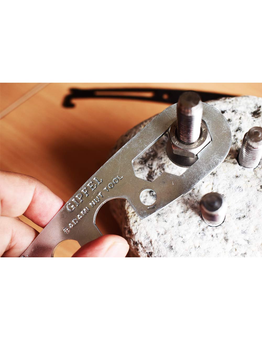 GIPFEL BADAMI NUT TOOL