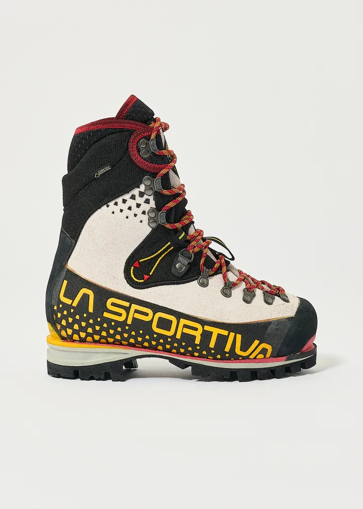 LA SPORTIVA’S WOMEN’S NEPAL CUBE BTS-ICE