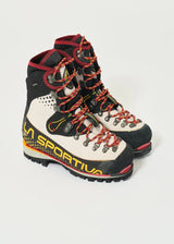 LA SPORTIVA’S WOMEN’S NEPAL CUBE BTS-ICE